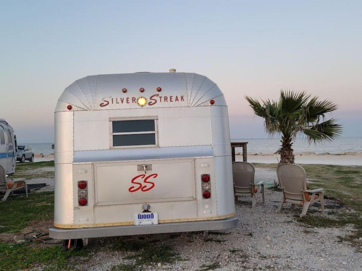 Maggie At The Beach - 1973 Vintage Rv Port Lavaca Extérieur photo
