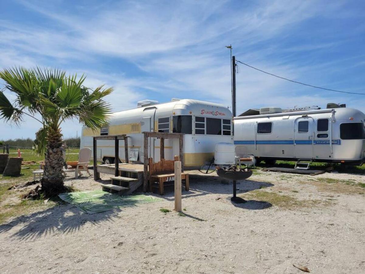 Maggie At The Beach - 1973 Vintage Rv Port Lavaca Extérieur photo