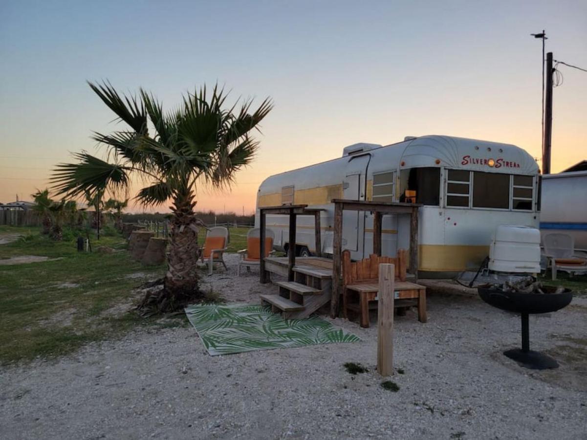 Maggie At The Beach - 1973 Vintage Rv Port Lavaca Extérieur photo